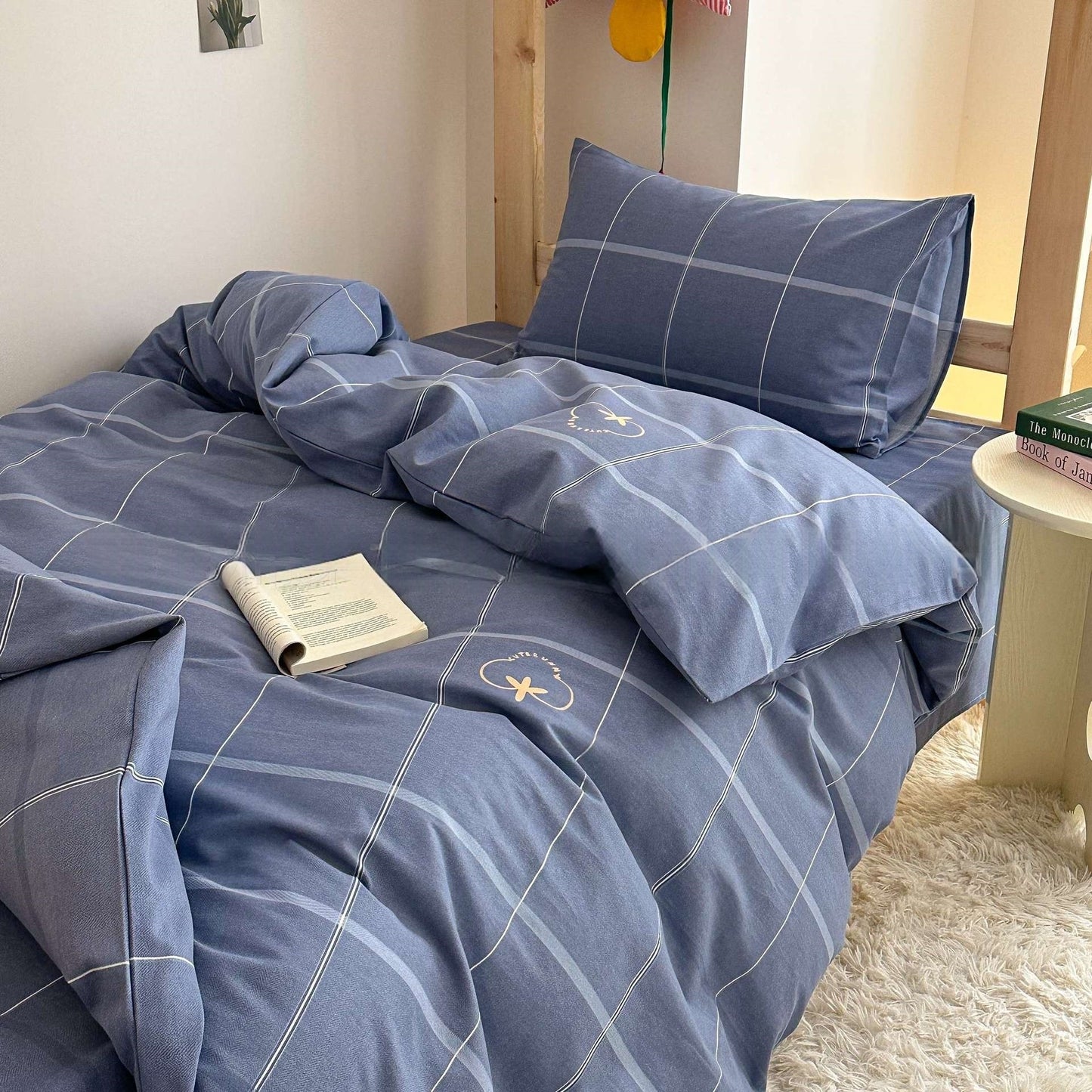 100% washed 7-piece bed set, suitable for all seasons, detachable and washable, including a complete set of quilts, quilt covers, pillows, pillowcases, bed sheets, mattresses and bath towels